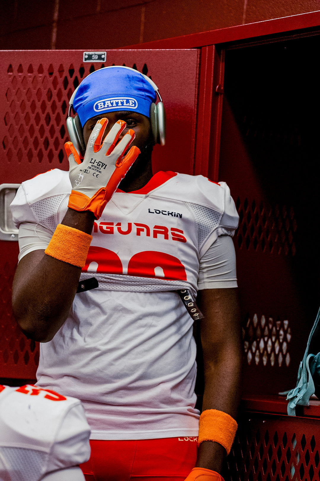 Lock1n L1-GV1 Football Gloves